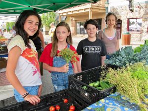 Mount Shasta’s School CAFÉ with students at a market - north state parent