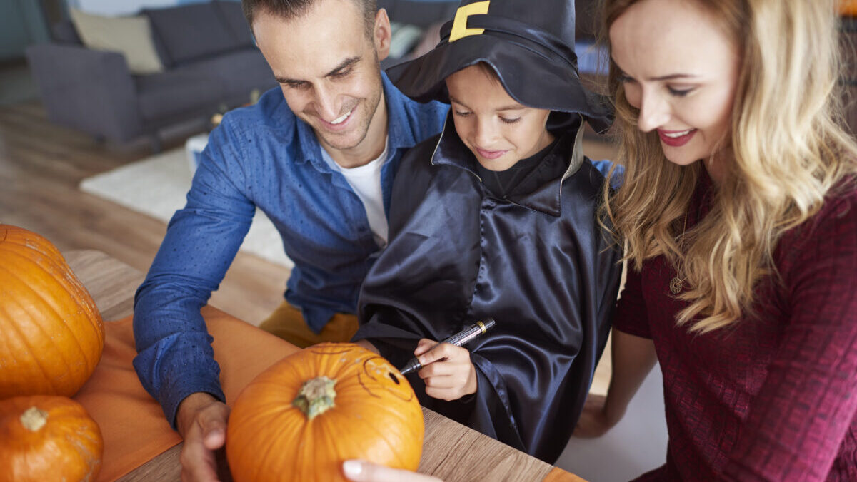 Chico Marketplace Pumpkin Decorating Contest (all ages)