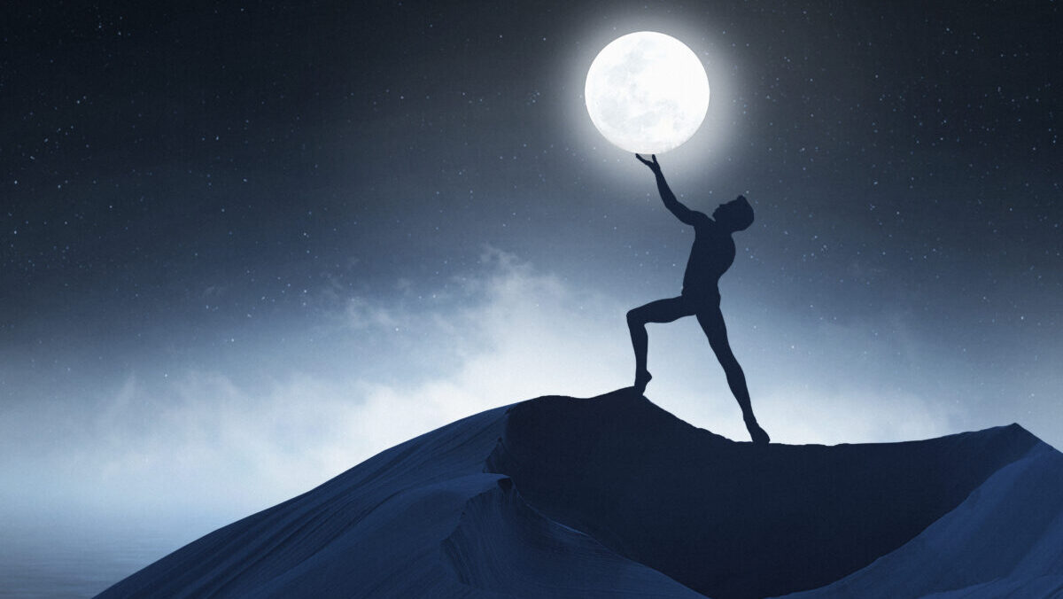 people-silhouette-touching-moon
