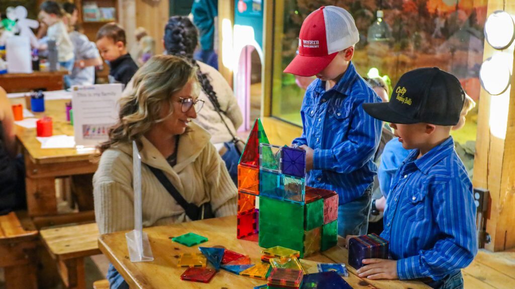 LittleExplorers_MeandMyFamily_1920x1080