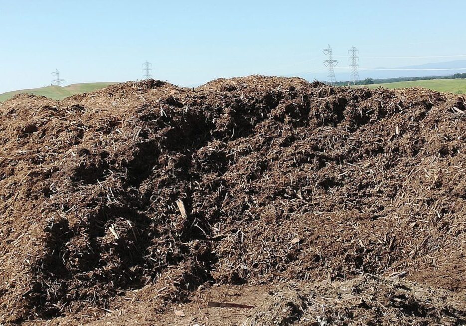 The Tehama County/Red Bluff Landfill offers free mulch and 
wood chips for locals, made from the recycled wood waste.